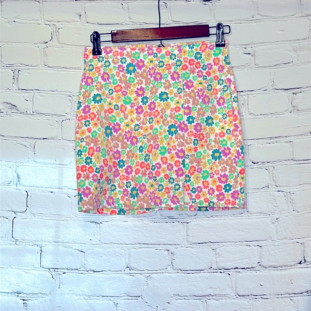 Wild Fable Pink Green Tan Flower Mini Skirt Size 0 Excellent Condition